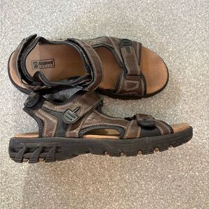 Alpine Design men's sandals size 10